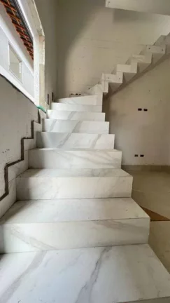 Imagem Sobrado com 2 dormitórios à venda, 48 m² por R$ 338.000,00 - Maracanã - Praia Grande/SP