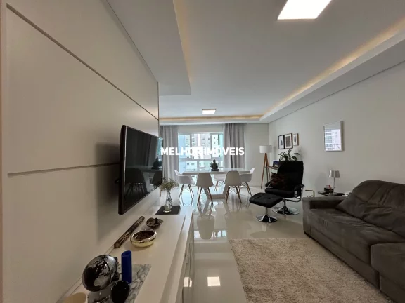 Imagem Apartamento á venda mobiliado e decorado, com 3 dormitórios e 2 vagas de garagem no centro de Balneário Camboriu