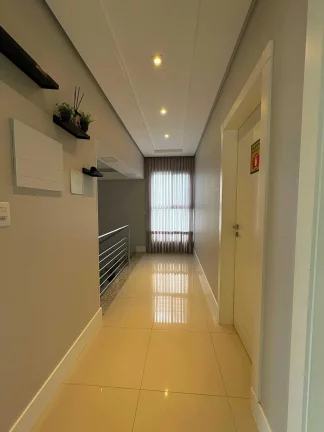 Imagem Casa mobiliada no Condomínio Caledônia com 4 suítes e 4 vagas de garagem em Camboriú