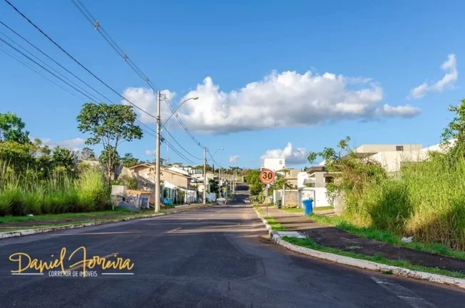 Imagem Lote à venda na parte alta do condomínio Santa Monica