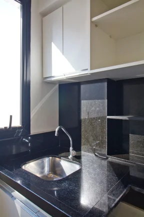 Imagem Apartamento 34M² Reformado, 1Q, 1 Banheiro, 1 Vaga, Varanda, Piscina, Academia, Salão de Festas, Sol da Manhã, Portaria 24h.