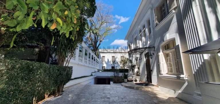 Imagem Imóvel Comercial de Alto Padrão no Jardim América, São Paulo-SP: 8 Salas, 10 Banheiros, 14 Vagas - 1.412m²