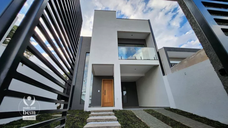Imagem Maravilhoso sobrado com 3 quartos sendo 1 suíte com sacada, 2 vagas de garagem à venda - Tingui - Curitiba/PR