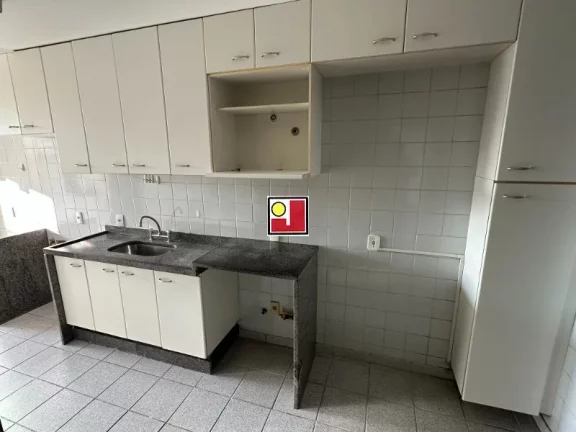 Imagem Vendo 3Q, Praia da Barra, 160m², cozinha planejada, armários, blindex, 2 vg, ônibus, clube, captação solar, recarga elétrica, tênis, futebol, squash