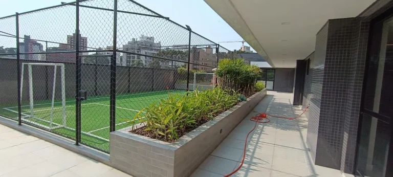 Imagem Apartamento no Cabral - 3 dormitórios - 101 m2. Sacada. Novo