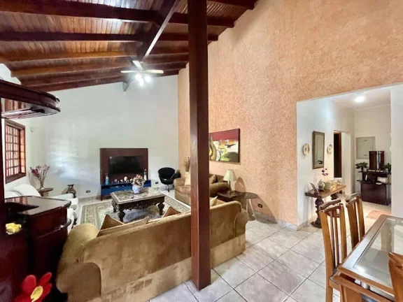 Imagem Cond Chácar dos Lagos - Térrea 3 suítes, anexo gourmet, piscina e pomar!