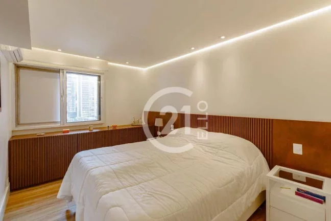 Imagem Apartamento reformado com 105m² no coração do Itaim Bibi.