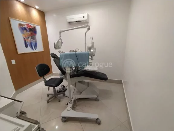Imagem OPORTUNIDADE IMPERDÍVEL – IMÓVEL COMERCIAL COMPLETAMENTE EQUIPADO PARA CLÍNICA ODONTOLÓGICA EM PETRÓPOLIS