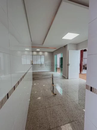Imagem Casa com 3 dormitórios à venda no bairro Nações de Balneário Camboriú/SC