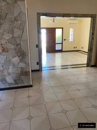 Imagem Alugo Casa - Ótima Localização para Clínica, Comércio ou Moradia em Atibaia