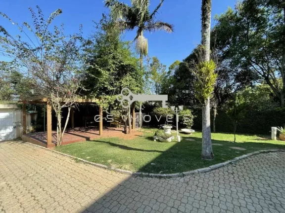 Imagem Casa no Miolo da Granja Viana. 05 suítes + piscina, gourmet, quadra tênis!