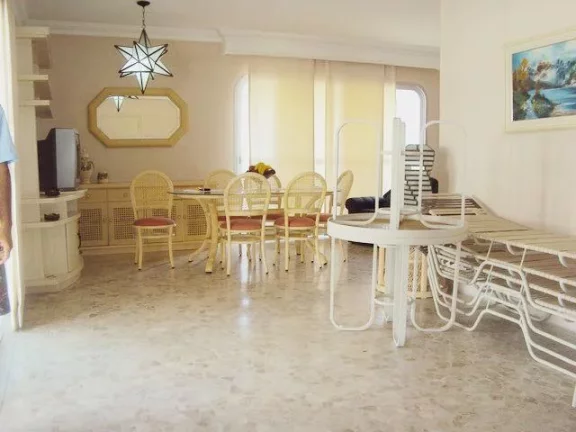 Imagem Ótima Cobertura PenthHouse na Praia de Pitangueiras,Amplo Terraço,2 Garagens,Lazer com Churrasqueira,Local Nobre,200 M² Úteis!!!