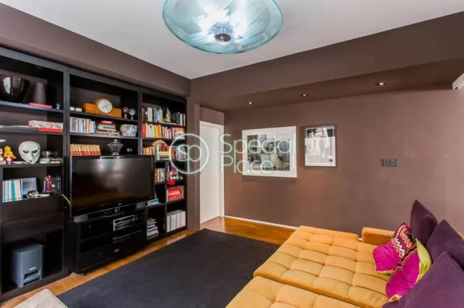 Imagem Excelente apartamento com 208m² no Jardim América. Amplo e ensolarado living com varanda, 03 dormi...