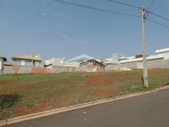 Imagem Terreno a venda no Condomínio Terras do Cancioneiro, Paulínia/SP.

Terreno com leve declive latera...