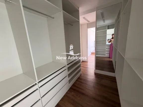 Imagem Cobertura exclusiva com 280 m² na quadra do mar, vista privilegiada, ambientes amplos, 3 quartos e 3 vagas de garagem.