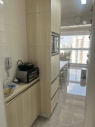 Imagem Apartamento com 93 m² 2 Dormitorios sendo 2 Suites 4 Vagas de Garagens