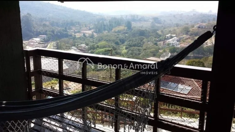 Imagem Linda residência em condomínio fechado, oferecendo três quartos, sendo duas suítes, sala ampla p...