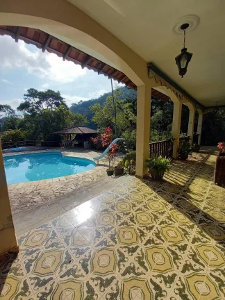 Imagem CASA COM 18.000M2, PISCINA - NOVA FRIBURGO.