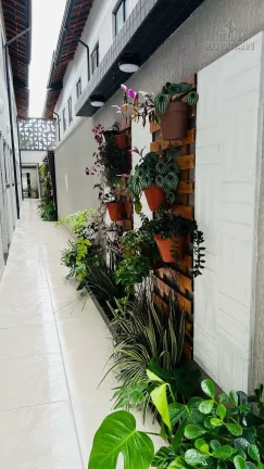 Imagem Casa Assobradada em Condomínio, bairro Maracanã – A 300 Metros da Praia