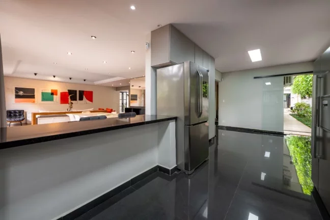 Imagem Aluguel de Casa de Luxo no Brooklin Paulista - 5 Quartos, 5 Suítes, 6 Vagas, 340m² - São Paulo-SP