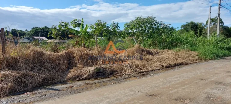 Adriano Carpes Imóveis vende terreno na praia de Balneário Piçarras