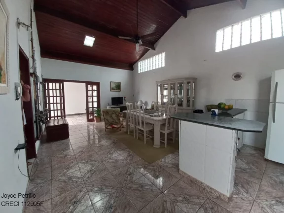 Imagem Casa com 4 Dormitórios e Piscina à Venda em Bairro Residencial de Peruíbe