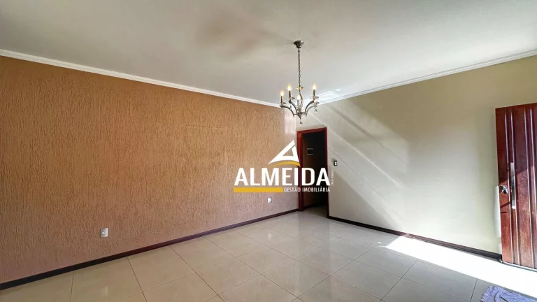 Imagem Casa com 3 dormitórios para alugar, 450 m² por R$ 3.825,00/mês - Vila Saibreiro - Rio Claro/SP
