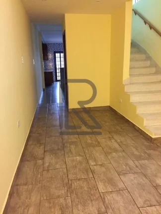Imagem Sobrado Triplex localizado ao lado do aeroporto de Congonhas