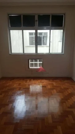 Imagem Apartamento em local previligiado no miolo de icarai,constituido por salão 03 quartos dependencias completa,vaga de garagem na escritura,andar alto so