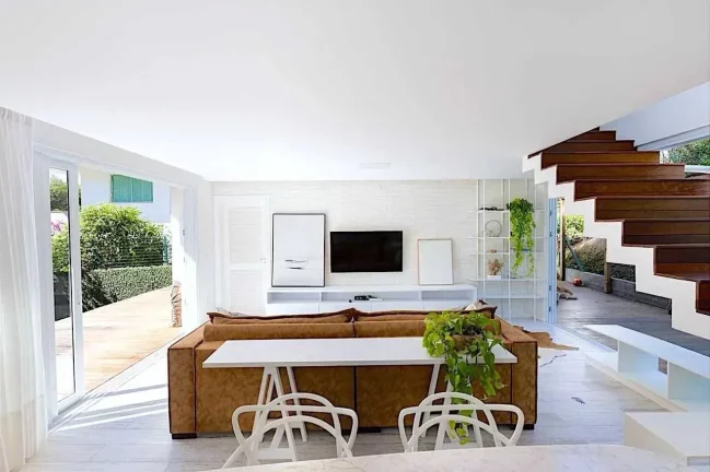 Imagem Casa com 3 dormitórios sendo 2 suítes com jardim e piscina Praia de Taquaras, Balneário Camboriú SC