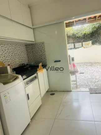Imagem Descubra o conforto de viver em uma casa espaçosa e bem localizada!
Construída em 2013, esta linda...