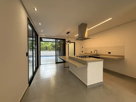 Imagem Casa á Venda no Nova Jaguarí com fundo para mata e piscina