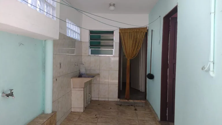 Imagem CASA TERREA COM EDICULA E TARRAÇO RENDA EXTRA