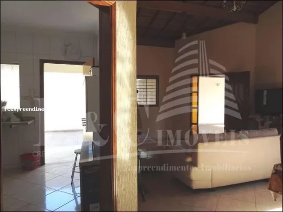 Imagem Casa para Venda em Araras, Jardim da Colina, 3 dormitórios, 1 suíte, 1 banheiro, 1 vaga