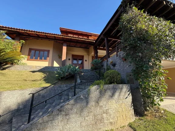 Imagem Casa com 2 lotes, 4 suítes e 2 vagas de garagem em condomínio Ariribá – Balneário Camboriú / SC