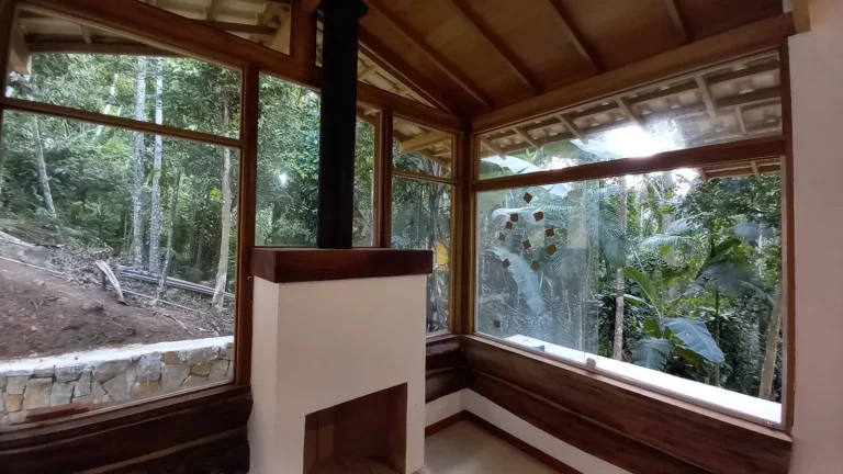 Imagem Vendo esta maravilhosa casa em Condomínio fechado. Nova Friburgo.