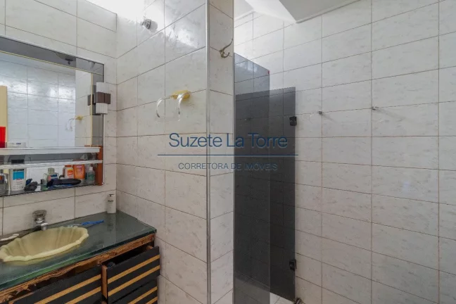 Imagem Apartamento charmoso com pé direito alto, ambientes amplos e muito iluminado. Ótima localização ...