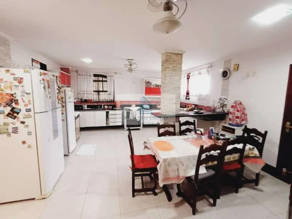 Imagem Casa de luxo em condomínio na Taquara, Rio de Janeiro-RJ: 5 quartos, 1 suíte, 1 sala, 3 banheiros, 6 vagas de garagem, 300m².