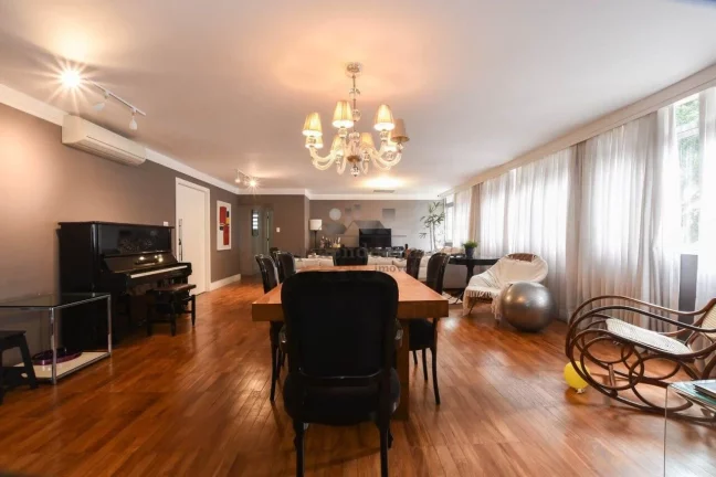 Imagem Apartamento reformado à venda em Higienópolis com 3 quartos e 2 vagas, 210m2