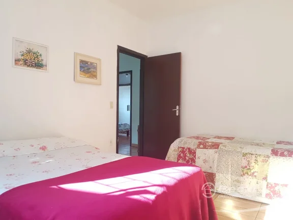 Imagem Casa no bairro Itaum, Joinville: 126m², 4 dormitórios, 1 suíte, 4 banheiros por R$ 840.000 - Venda.