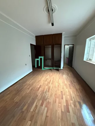 Imagem Imóvel à venda em Franca-SP: Casa na Vila França com 3 quartos, 1 suíte, 2 salas, 3 banheiros, 2 vagas de garagem e 200 m² de área.
