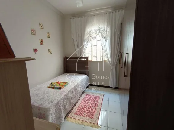 Imagem Casa à venda - Com 5 Quartos - Centro - Mantena - MG