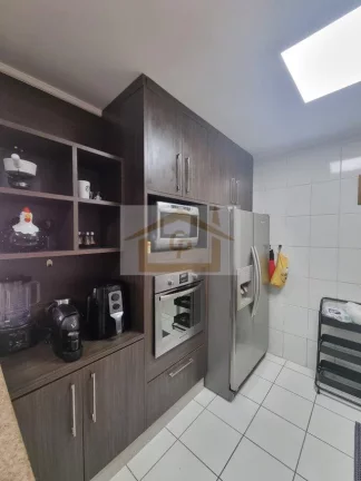 Imagem Bela área Gourmet 3 quartos sendo um suíte, forno de pizza, fogão e churrasqueira, 2 vagas