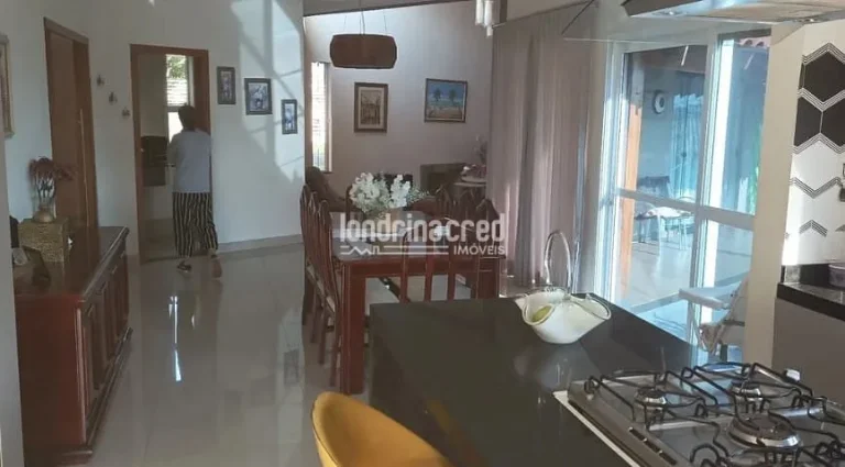 Imagem Casa no Condomínio Estancia Cabral casa com 4 dormitórios, 4 banheiros e 3 vagas de garagem e 350 metros de construção