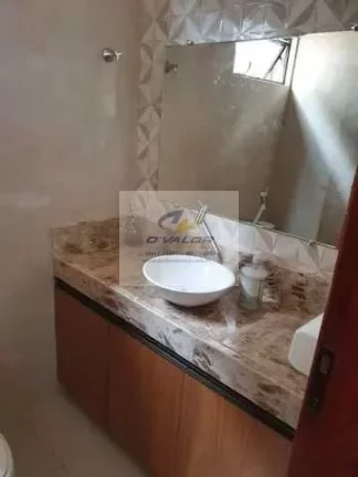 Imagem Vendo Casa Mobiliada, em Condomínio Fechado, com 160 m², 3 suítes, área gourmet e 2 vagas