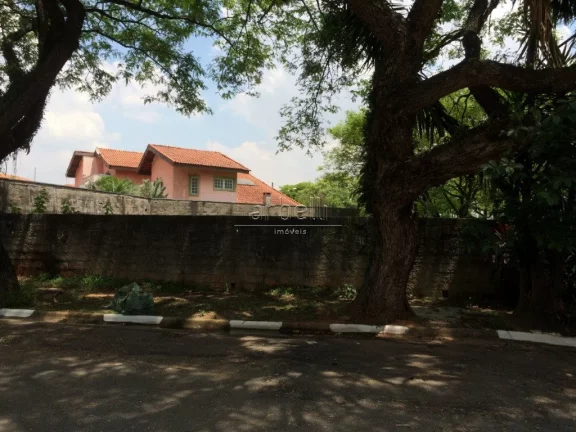 Imagem Terreno plano de esquina com 623 metros quadrados. Localização privilegiada em bairro nobre com ca...