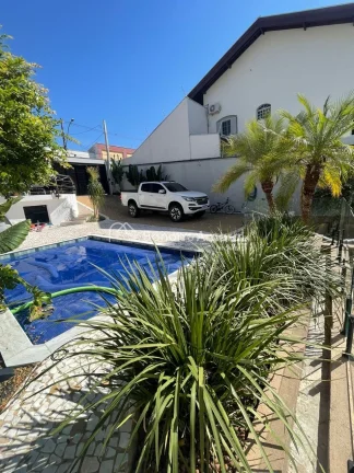 Imagem Linda e aconchegante casa, com 3 quartos sendo 1 suíte, 1 banheiro social, 1 lavabo com armário pl...