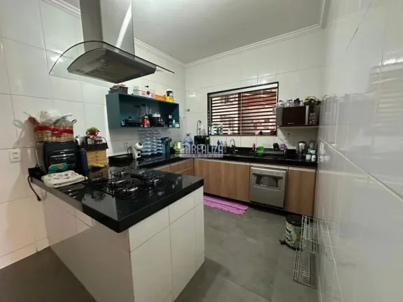 Imagem Casa completa com 3 dormitórios com ar-condicionado e suíte master no Residencial Morumbi, Uberaba