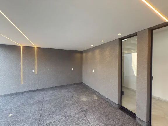 Imagem Casa a venda com 3 suítes, 4 vagas e piscina deslumbrante.