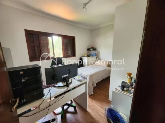 Imagem Belíssima casa com 250 m² de construção e terreno com área de 449 m². Na parte inferior há 1 ...